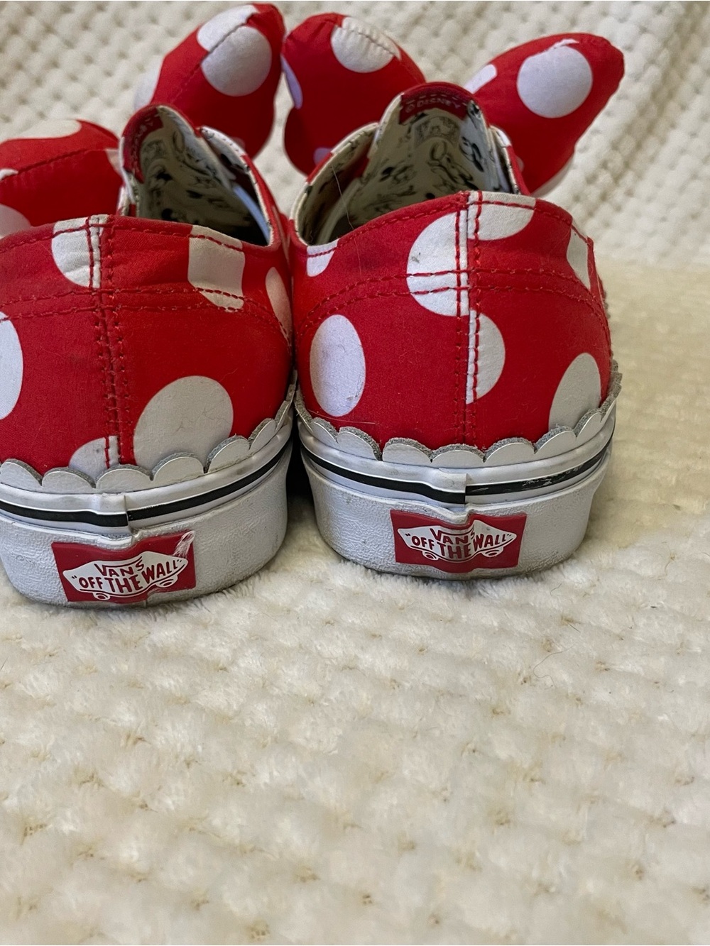 Vans x Disney Red and White Polka Dot Minnie’s Bows Slip-On Sneakers with Bow - Picture 5 of 11